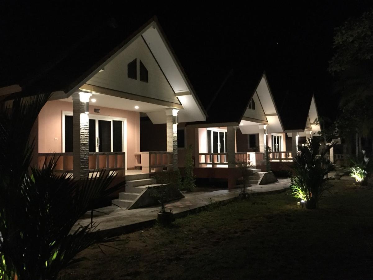 Ao Thong Beach Resort Bang Sak Exterior foto